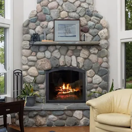 Suttons Bay Beach House Private Beachfront